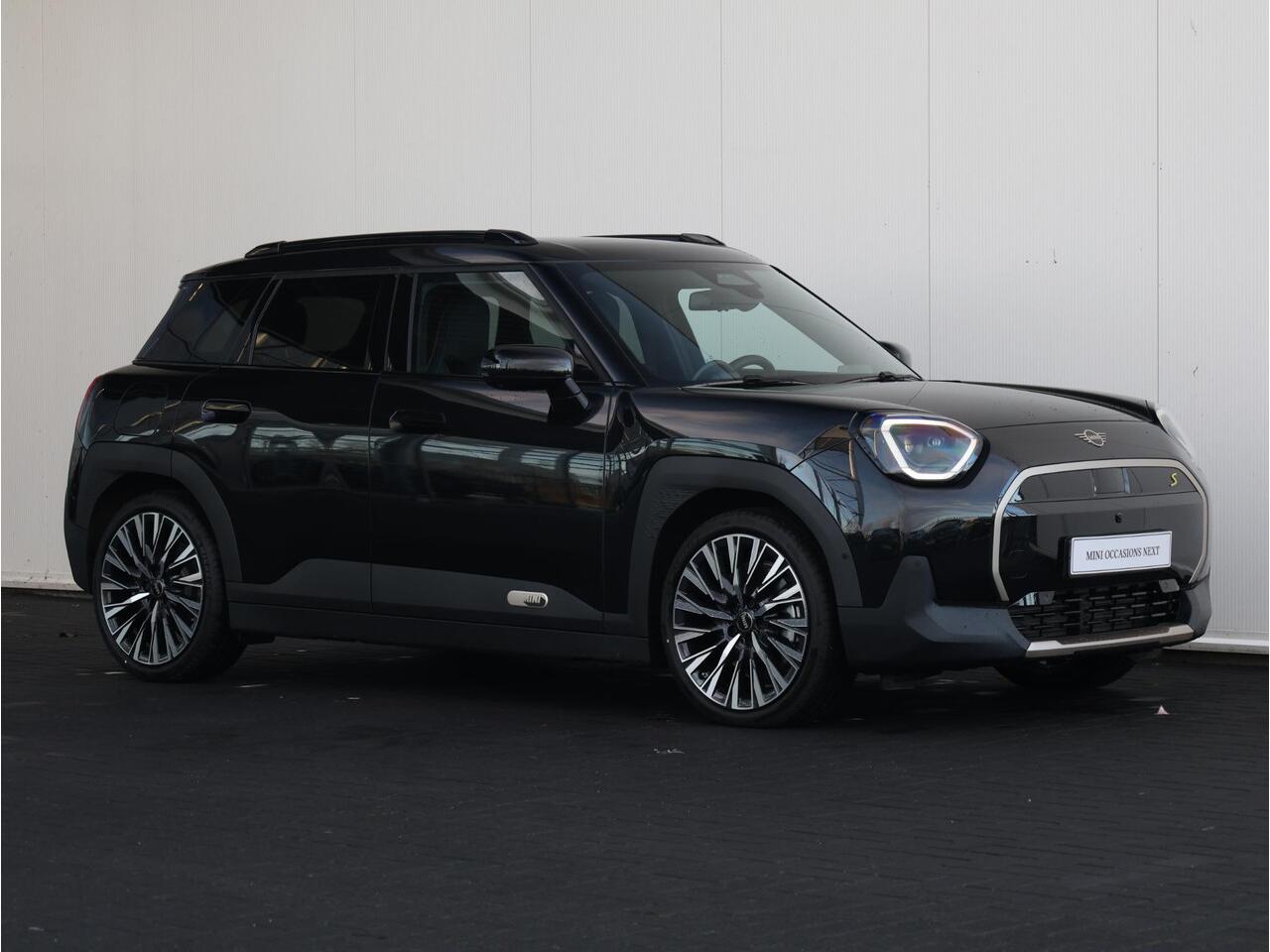 Mini Electric Mini Aceman SE Favoured XL 54.2 kWh Trekhaak Afneembaar/ Stuurwiel verwarmd/ Comfort Access/ Panoramadak/ Elektrische Stoelen met geheugen/ Driving Assistant Plus