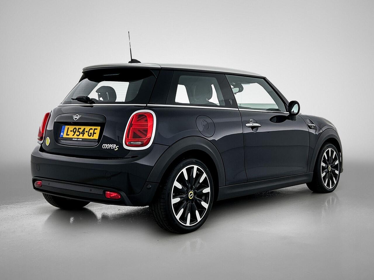 Mini Electric Mini S MINI Yours 135KW / 33 kWh Comfort plus / Driving Ass. / Leder / Navigatie / Pdc+Camera / Harman Kardon / 100% Elektrisch, 100% Stijlvol / Apk 05-2027