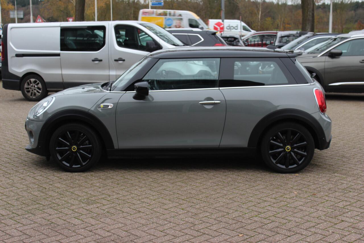 Mini Electric Mini Charged 33 kWh / SOH 95.1% / Camera / Head-up / Leder / Harman Kardon / Keyless / 17'' / CarPlay / Stoelverwarming / Matrix LED / DAB / Cruise Control
