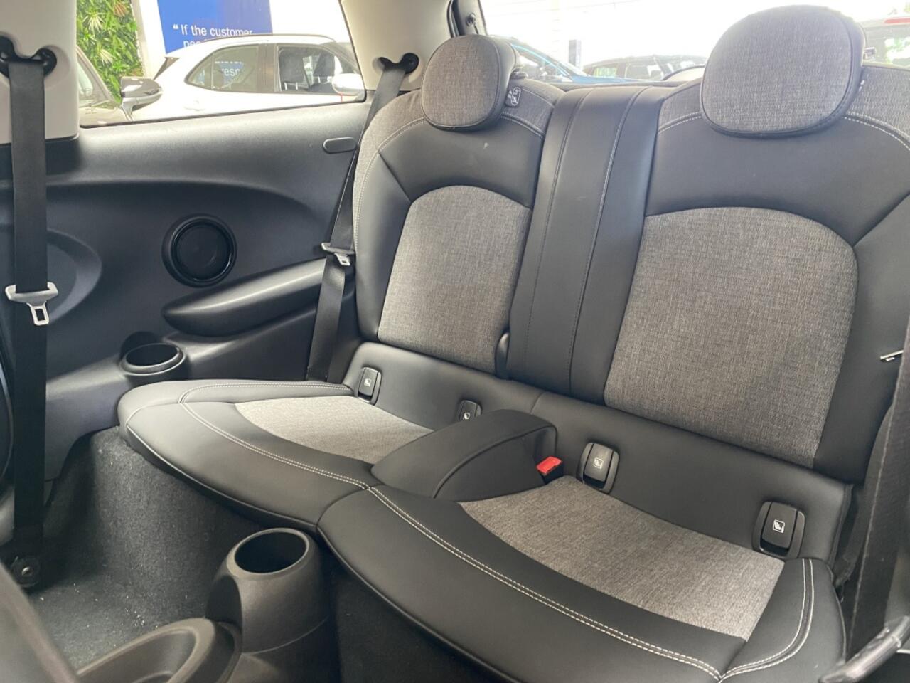 Mini Electric Mini Camden Ed. 33 kWh [ CAREPLAY I CLIMA & STOELVERWARMING]