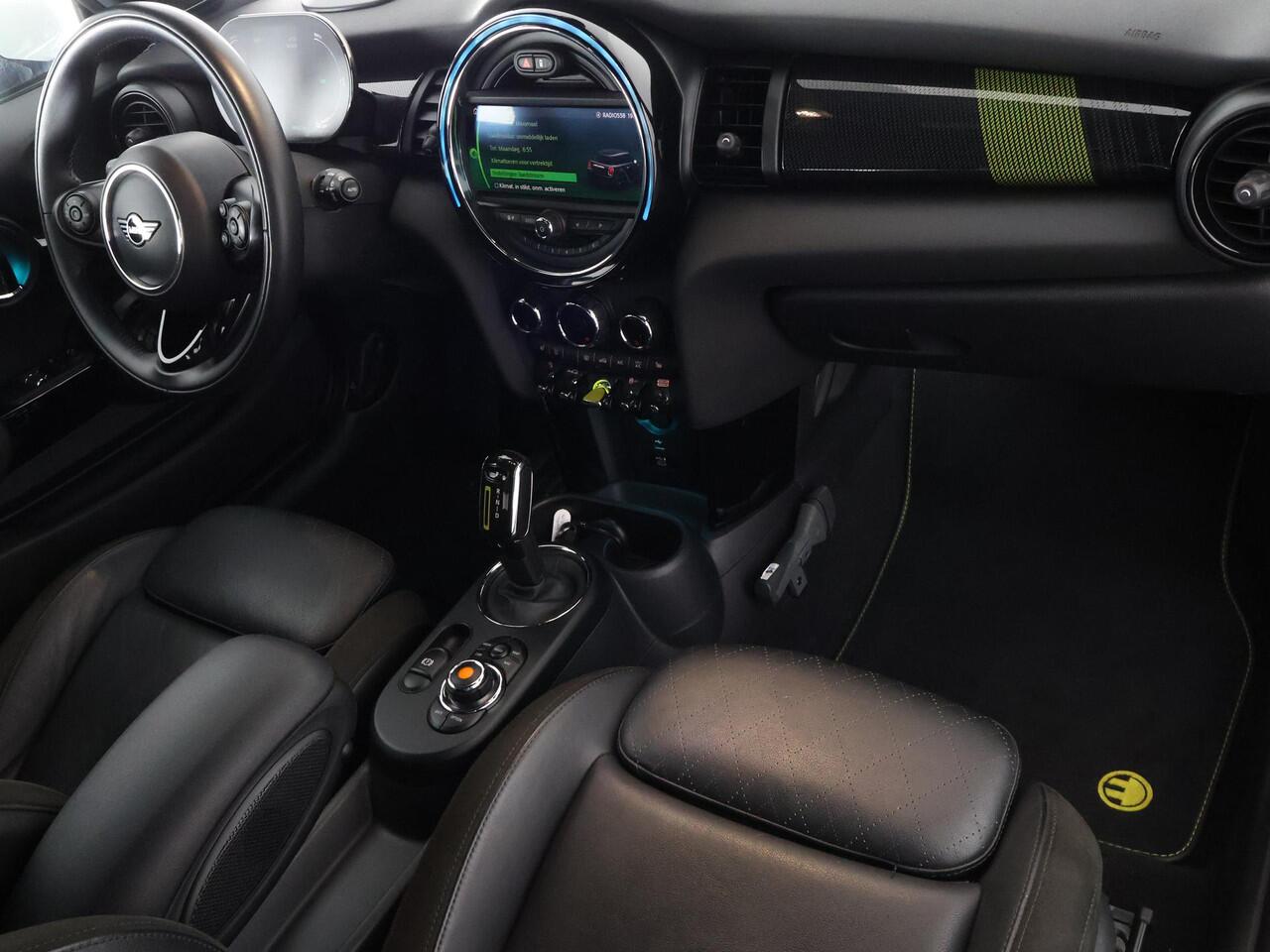 Mini Electric Cooper S Charged 33 kWh ACCU 97% (184 PK) | Navigatie | Stoelverwarming | 1e eigenaar |