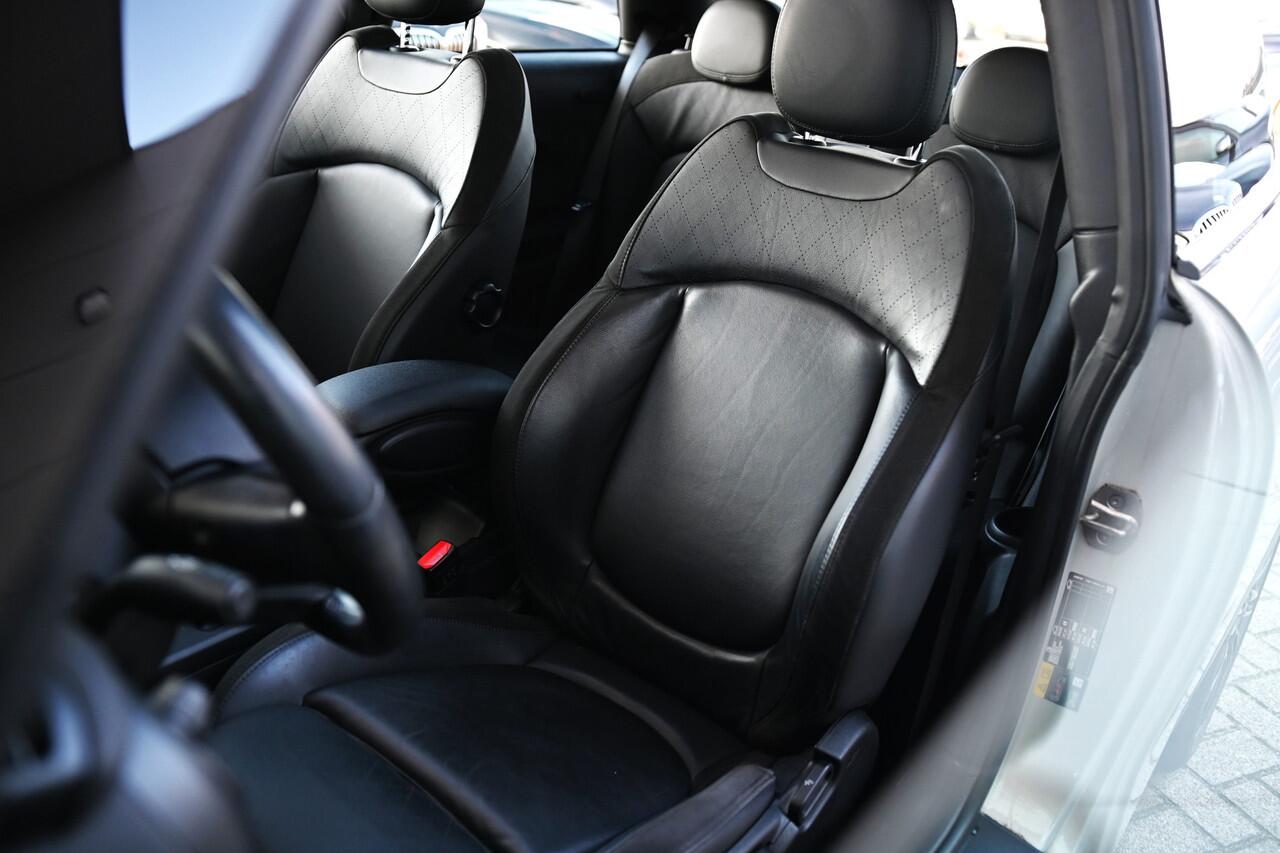 Mini Electric Classic / Panoramadak / Sportstoelen / Comfort Access / Stuurverwarming / LED / Stoelverwarming / Airconditioning / Cruise Control / PDC