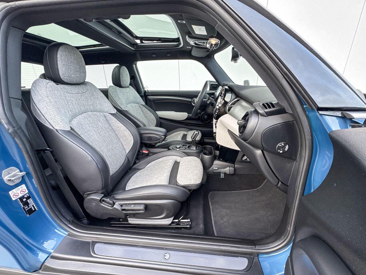 Mini Electric Collection / Harman Kardon / Head-Up / Comfort Acces / Driving Assistant Plus / Getinte Ramen / Verwarmde stoelen / Stuurwielrand verwarming / Black Pack / 17 Inch