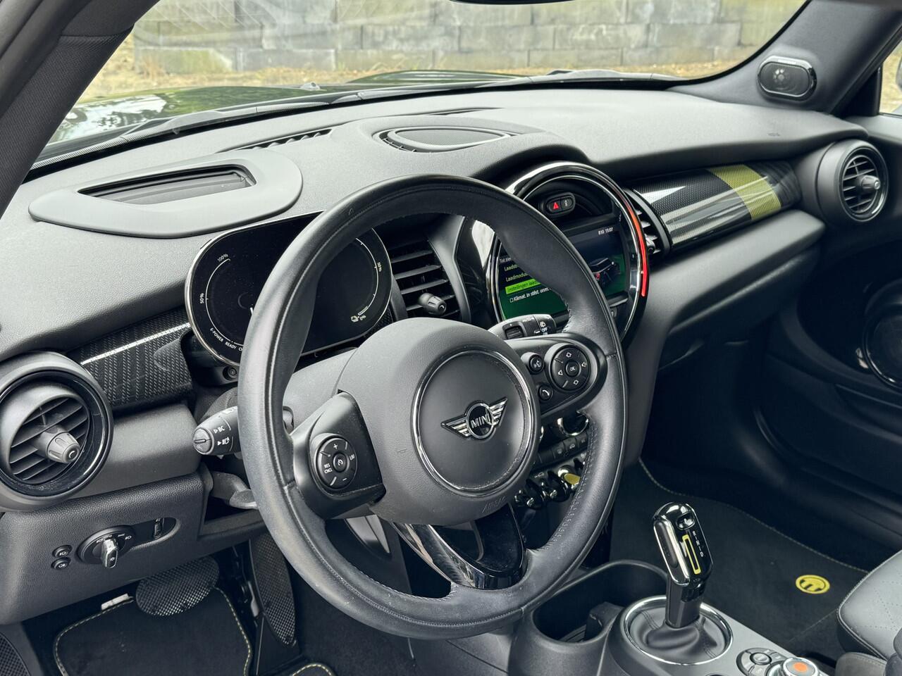 Mini Electric Cooper SE Leder, NAVI, Harman/Kardon, Head-Up, DAB, zwarte hemel, 17"spoke velgen, Camera, PDC, Climaat Control Een proefrit levert het bewijs. Neem contact op en we maken een afspraak!