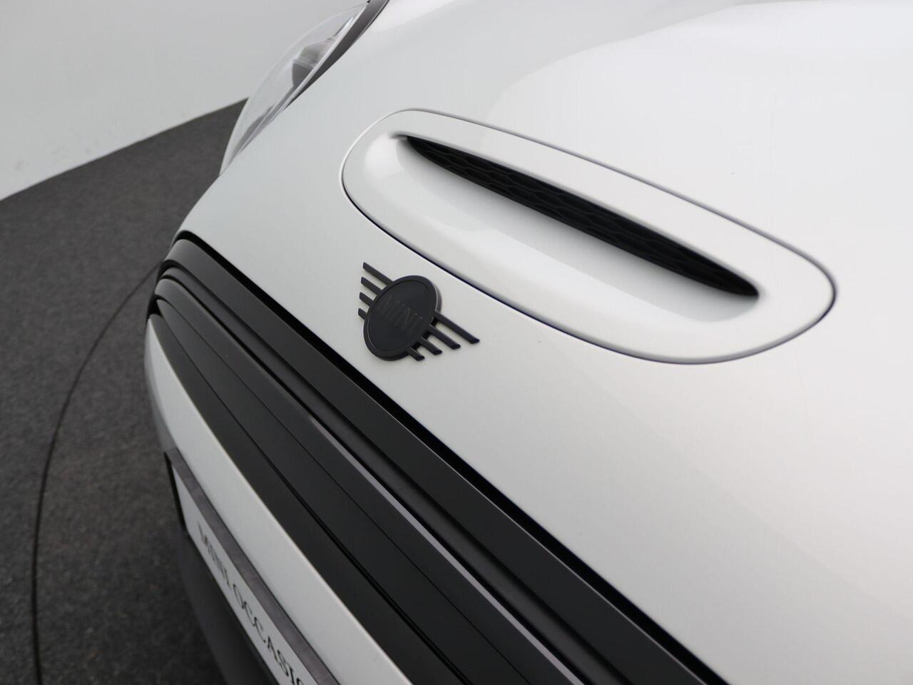 Mini Electric 3-deurs Classic + Comfort Plus Pakket + Stuurwielrand Verwarmd + Panoramadak + Sportstoelen + LED + Harman Kardon + 17''