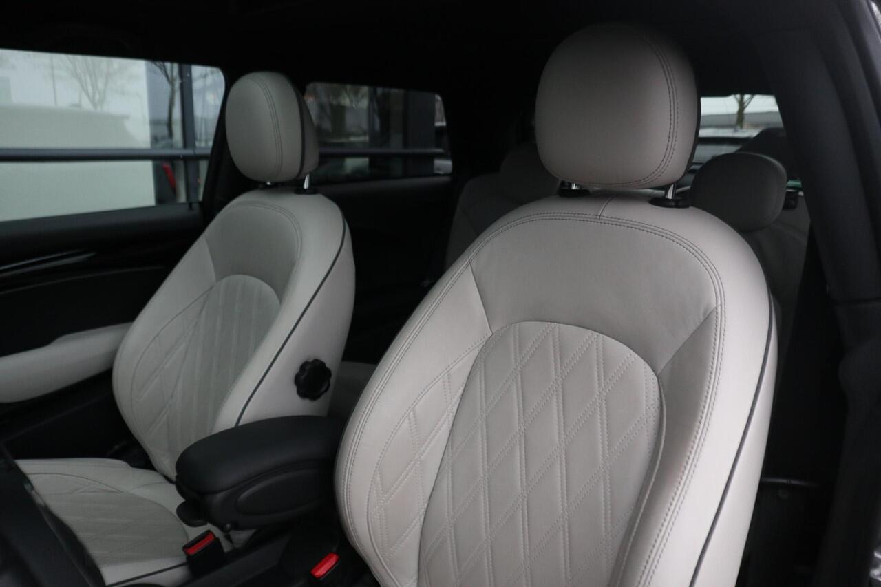 Mini Electric | Glazen Panoramadak | Volleder Chester | Stuur- en stoelverwarming | Camera | Parkeersensoren | Navigatiesysteem | NEXT