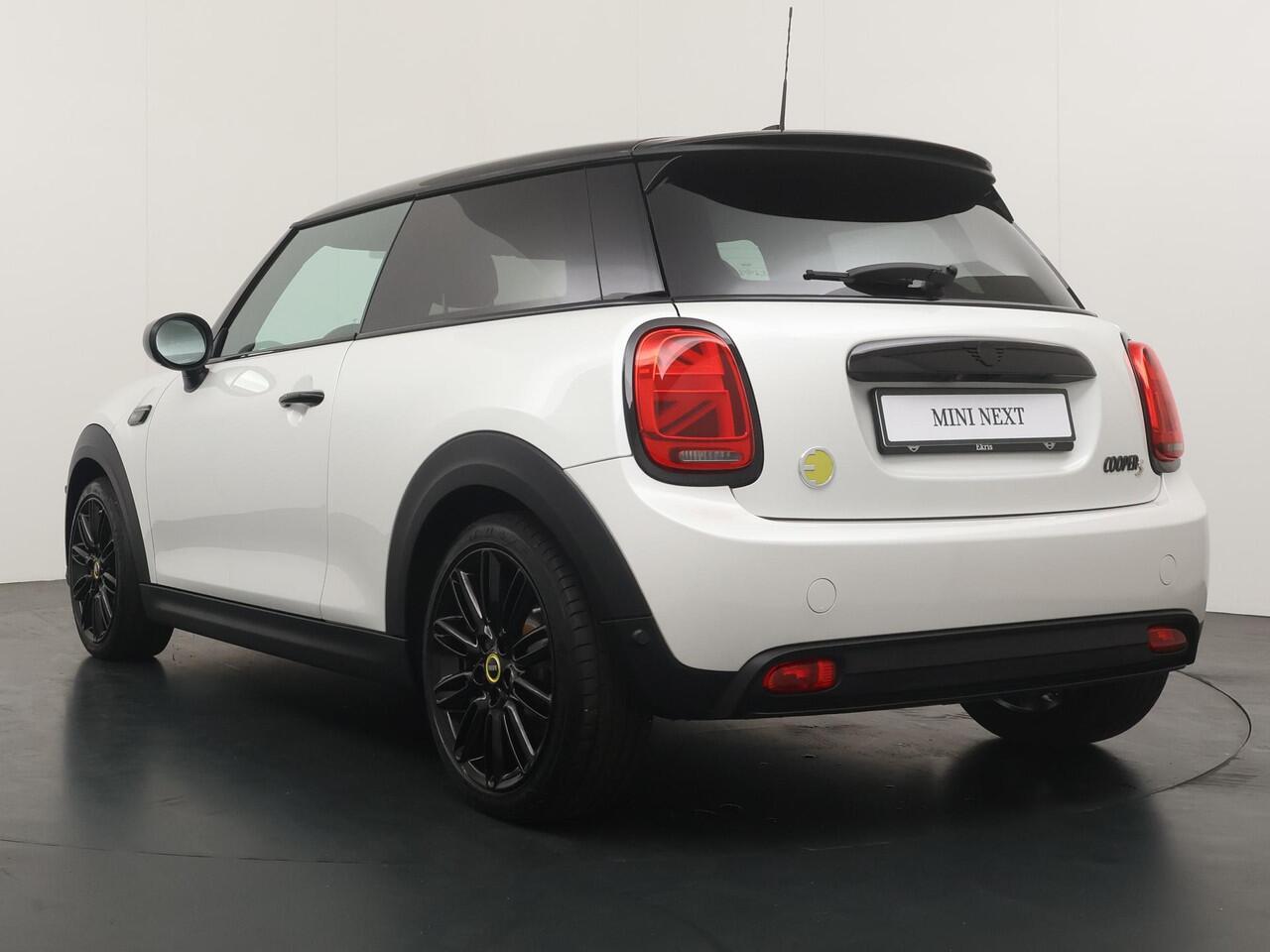 Mini Electric 3-deurs | Camden Edition | Achteruitrijcamera | Stoelverwarming | Panoramadak | Keyless Entry |