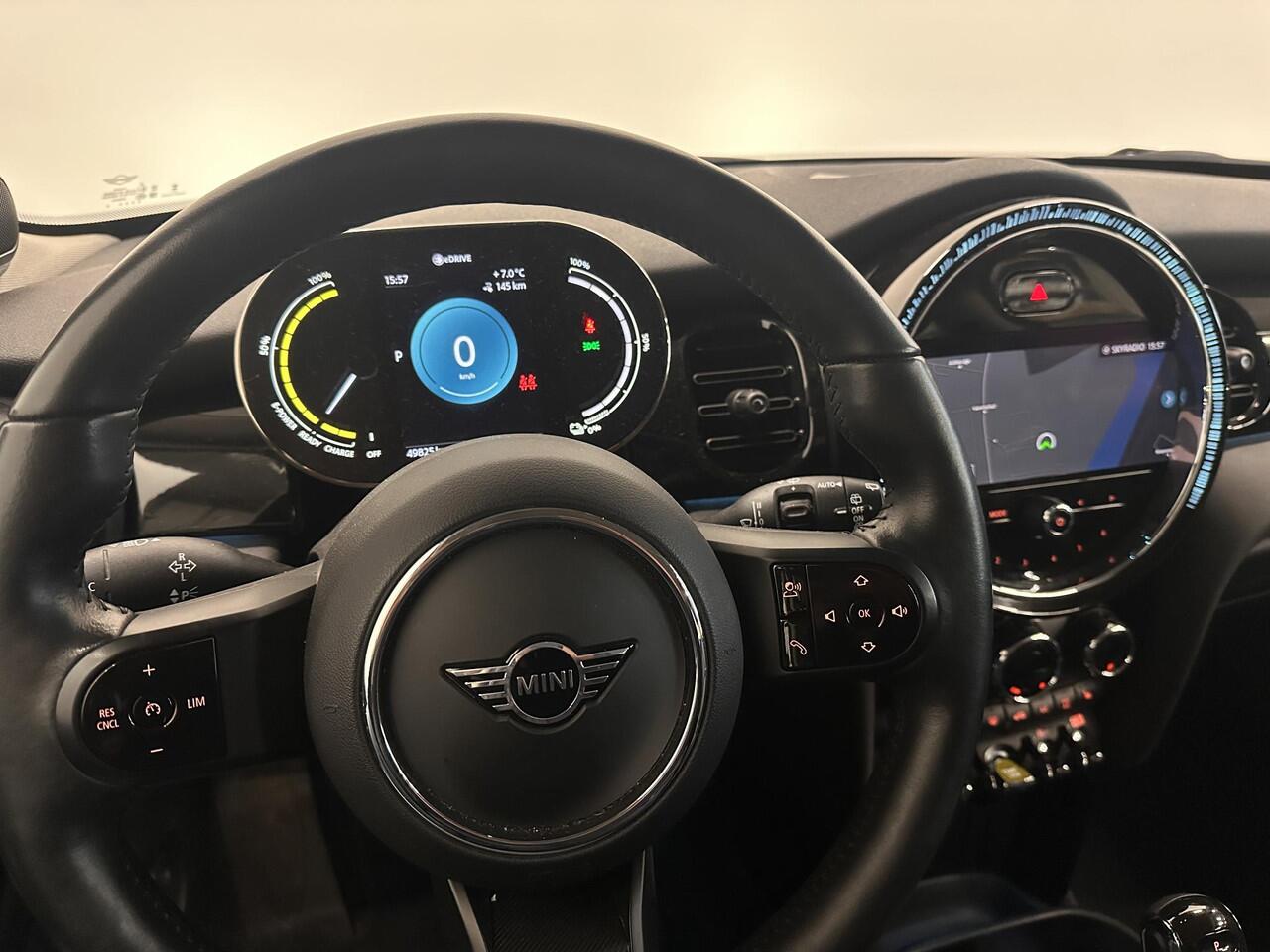 Mini Electric Mini Yours 33 kWh 136 pk Leder Harman/Kardon Navigatie Wireless Carplay Parkeersensoren VA Cruise Control Stoelverwarming Full Led Climate Control