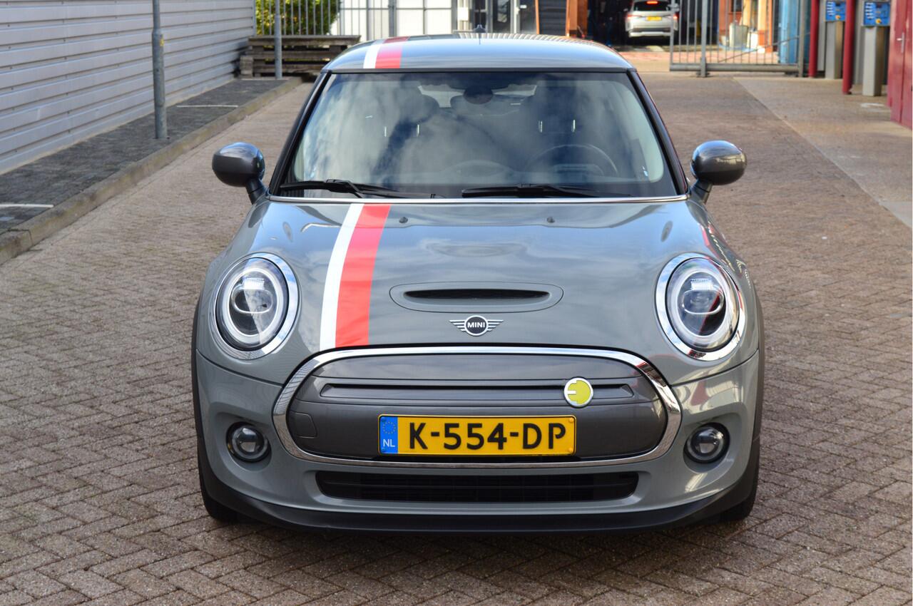 Mini Electric Mini Basic 33 kWh O.a: Navi, Clima, Cruise, Sportstoelen, Carplay, Etc. All-in prijs!