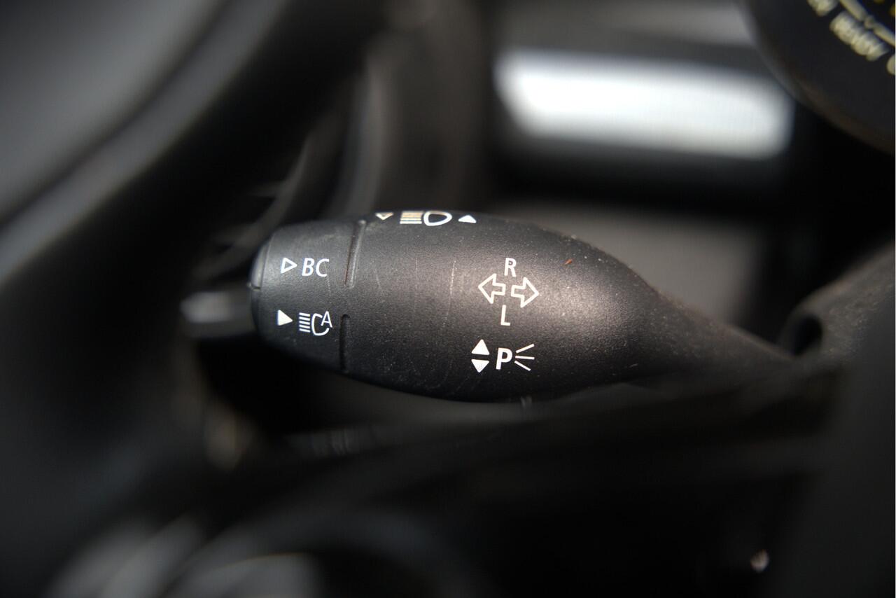 Mini Electric Mini Yours 33 kWh | Panoramadak | Harman Kardon | Head-Up Display | Union Jack | Black Pack | BTW | Stoelverwarming | Keyless | Apple Carplay | Navigatie | Camera | Parkeersensoren | Warmtepomp | Leer | Cruise