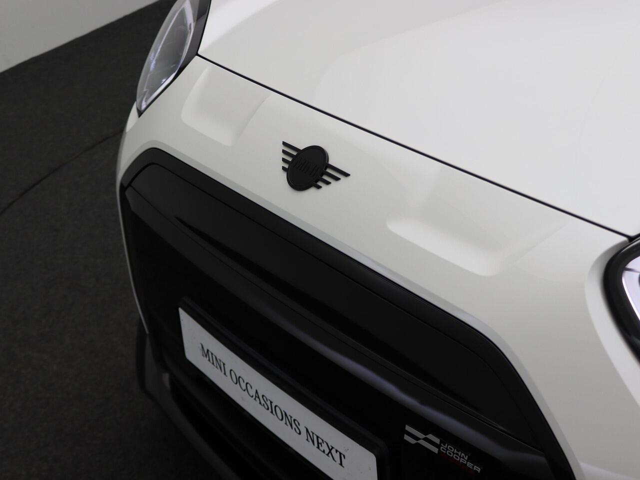 Mini Electric Aceman SE John Cooper Works Uitvoering + Pakket M + Stuurwielrand Verwarmd + Panoramadak + Driving Assistant + Parking Assistant + Head-Up Display + 18''