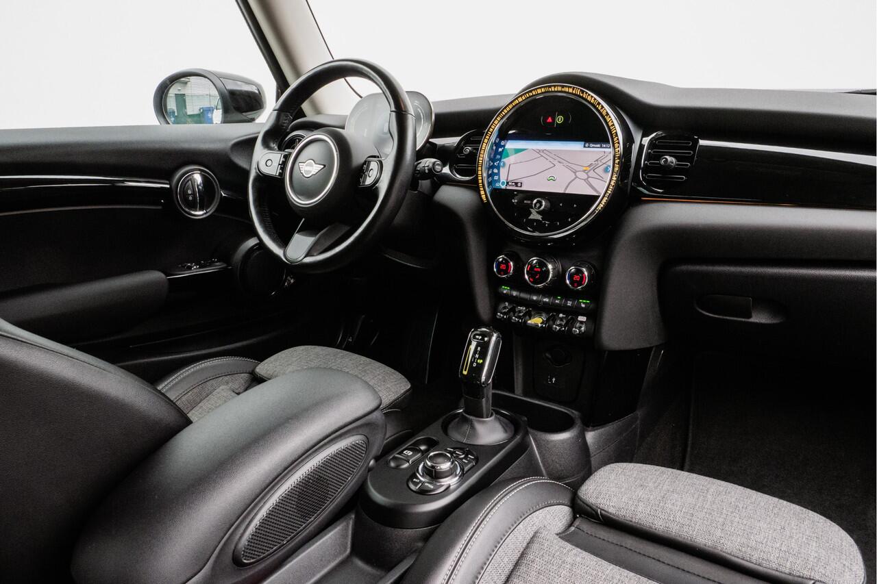 Mini Electric Mini Classic 33 kWh SOH 95% Full map navigatie/ Stoelverwarming/ Sportstoelen/ Carplay/ Climate control