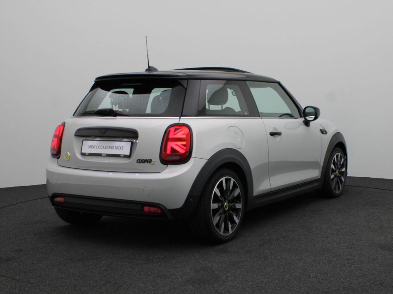 Mini Electric 3-deurs Classic + Comfort Plus Pakket + Stuurwielrand Verwarmd + Panoramadak + Sportstoelen + LED + Harman Kardon + 17''