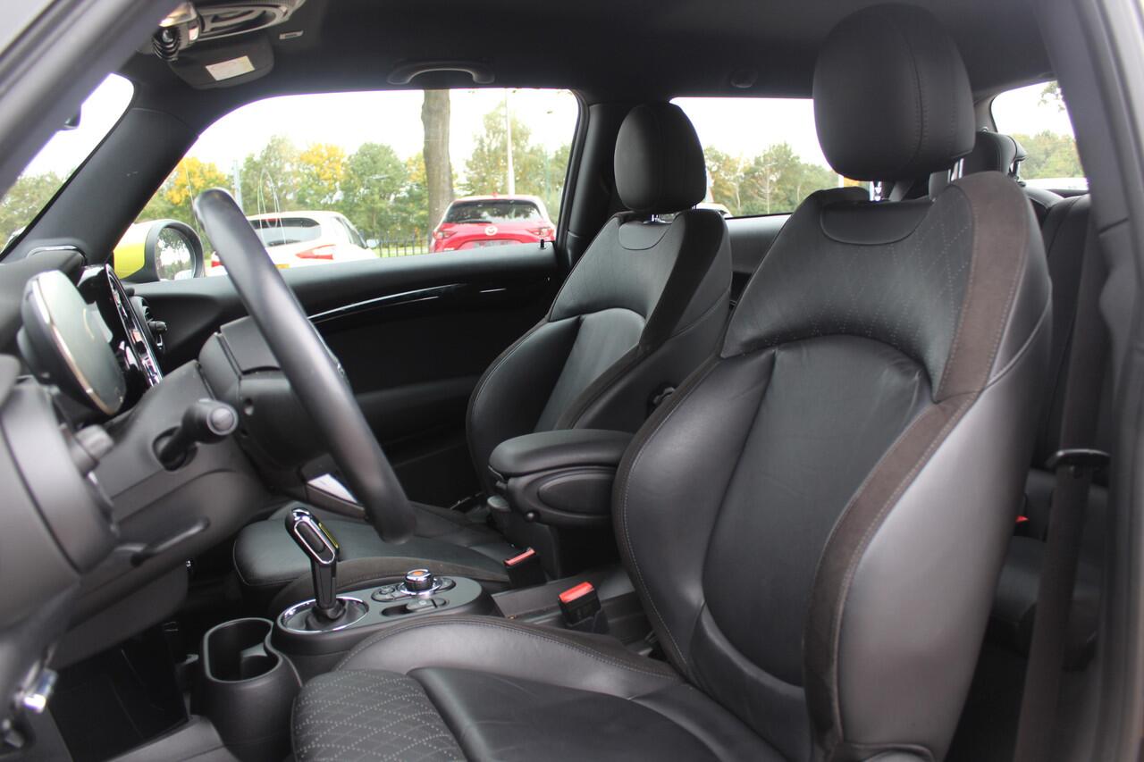 Mini Electric Mini Charged 33 kWh / SoH 95.8% / Camera / Head-up / Leder / Harman Kardon / Keyless / 17'' / CarPlay / Stoelverwarming / Matrix LED / DAB / Cruise Control