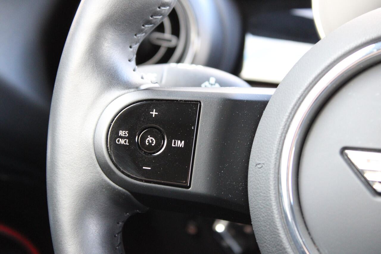 Mini Electric Classic / Panoramadak / Sportstoelen / Achteruitrijcamera / LED / Comfort Access / Park Assistant / Stuurverwarming