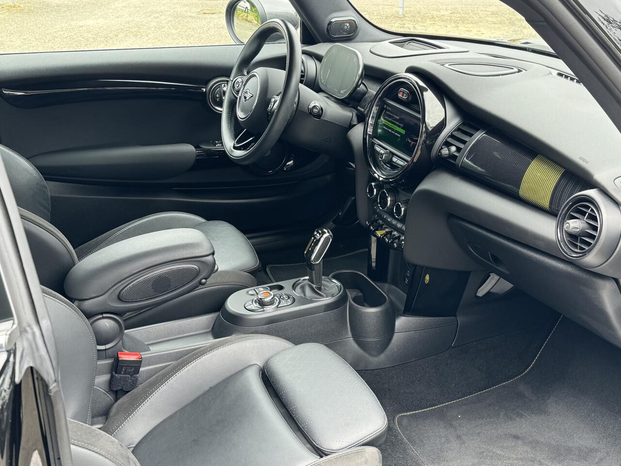 Mini Electric Cooper SE Leder, NAVI, Harman/Kardon, Head-Up, DAB, zwarte hemel, 17"spoke velgen, Camera, PDC, Climaat Control Een proefrit levert het bewijs. Neem contact op en we maken een afspraak!