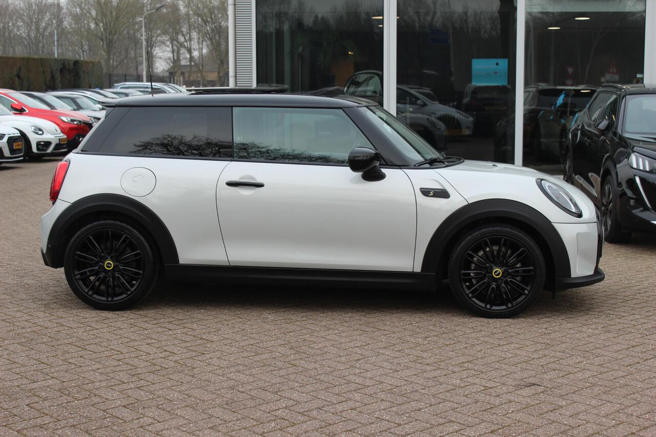 Mini Electric Mini Business Edition 33 kWh / SOH 93% / Panoramadak / Leder / Keyless / 17'' / CarPlay / Navigatie / Stuur+Stoelverwarming / Cruise Control / LED Koplampen
