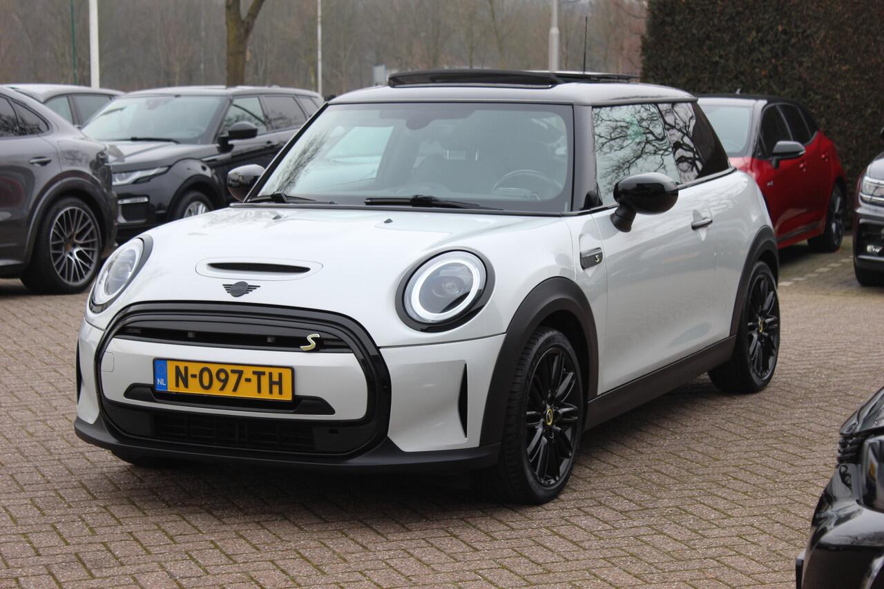 Mini Electric Mini Business Edition 33 kWh / SOH 93% / Panoramadak / Leder / Keyless / 17'' / CarPlay / Navigatie / Stuur+Stoelverwarming / Cruise Control / LED Koplampen