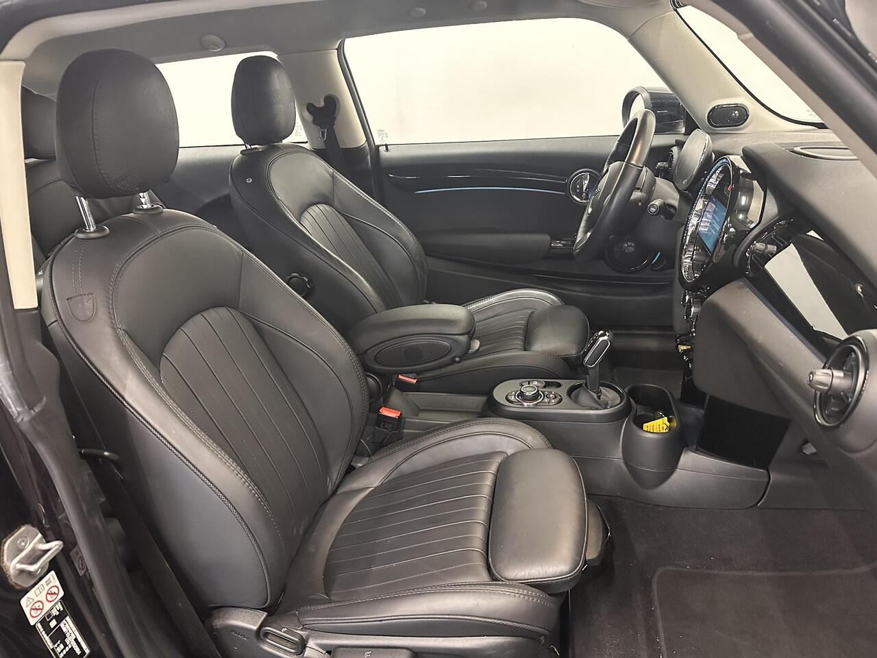 Mini Electric Mini Yours 33 kWh 136 pk Leder Harman/Kardon Navigatie Wireless Carplay Parkeersensoren VA Cruise Control Stoelverwarming Full Led Climate Control