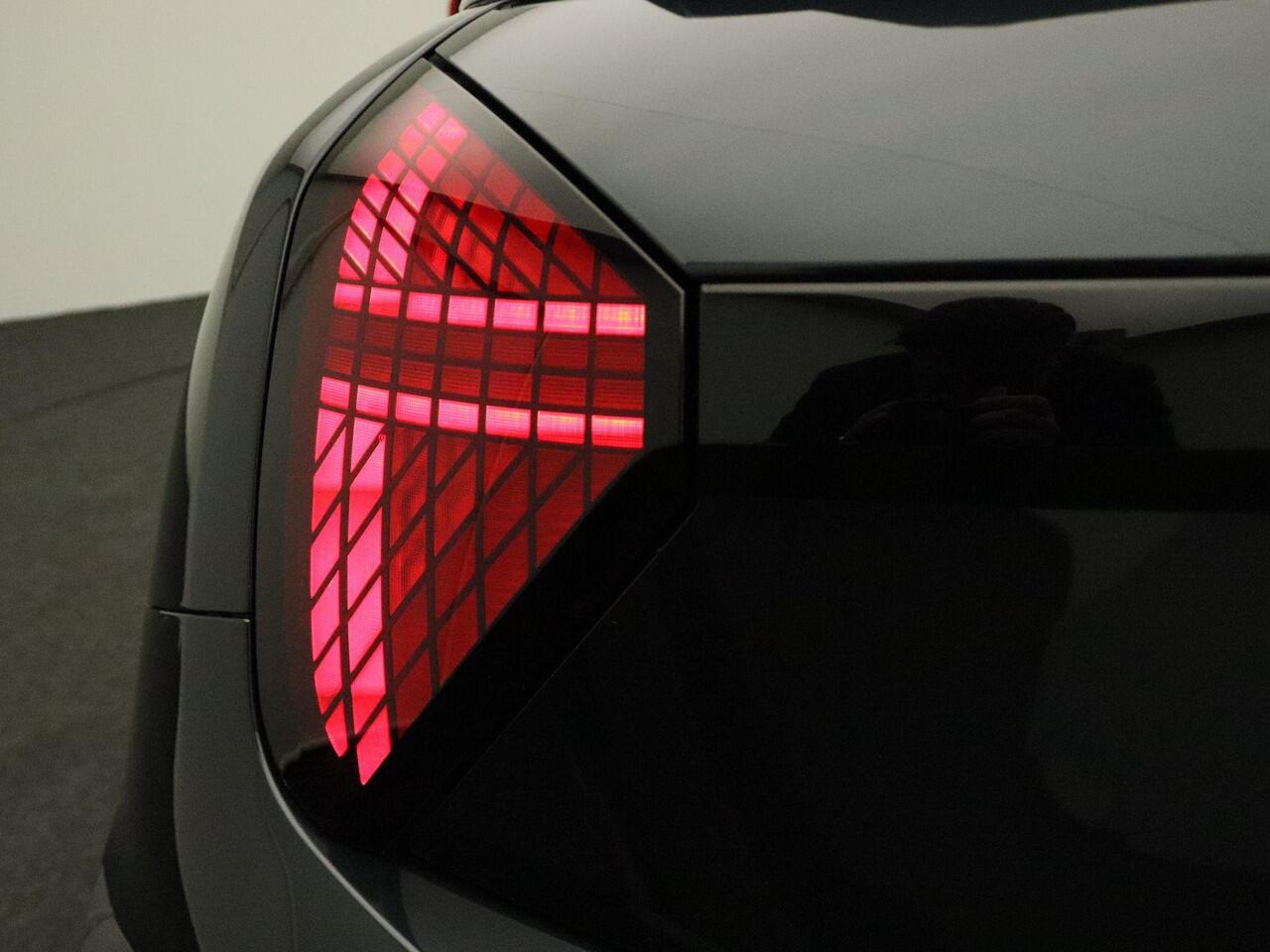 Mini Electric Cooper SE John Cooper Works + Pakket XL + Stuurwielrand Verwarmd + Panoramadak + Elektrisch Verstelbare John Cooper Works Sportstoelen + Driving Assistant Plus + Harman Kardon + 18''