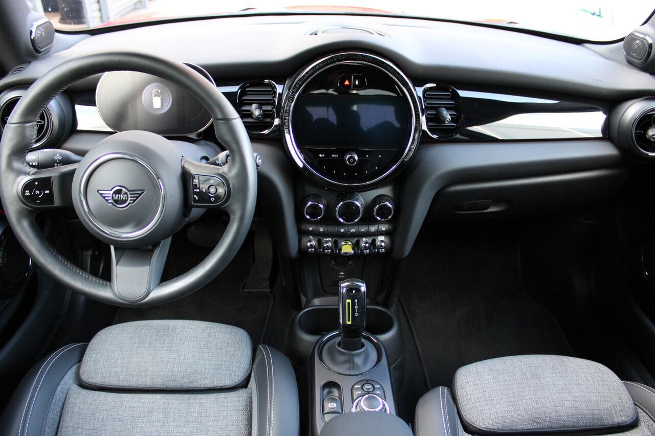 Mini Electric Classic / Panoramadak / Sportstoelen / Achteruitrijcamera / LED / Comfort Access / Park Assistant / Stuurverwarming