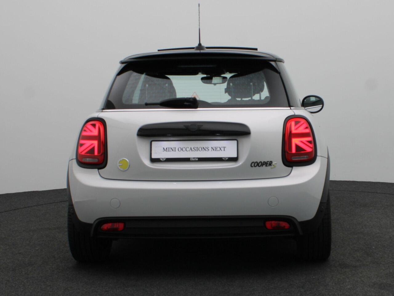 Mini Electric 3-deurs Classic + Comfort Plus Pakket + Stuurwielrand Verwarmd + Panoramadak + Sportstoelen + LED + Harman Kardon + 17''