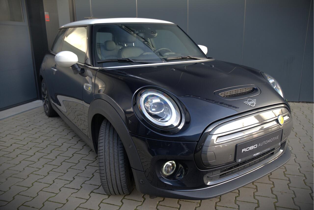 Mini Electric Mini Yours 33 kWh | Panoramadak | Harman Kardon | Head-Up Display | Union Jack | Stoelverwarming | Keyless | Apple Carplay | Navigatie | Camera | Parkeersensoren | Warmtepomp | Leer | Cruise Control | DAB |