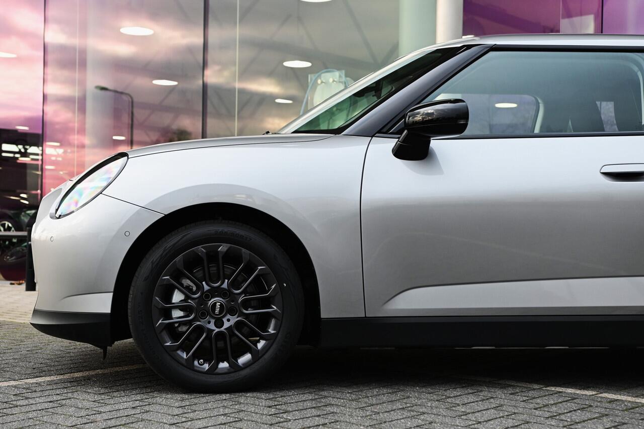 Mini Electric Hatchback Cooper SE / Essential / 17" U-Spoke grey