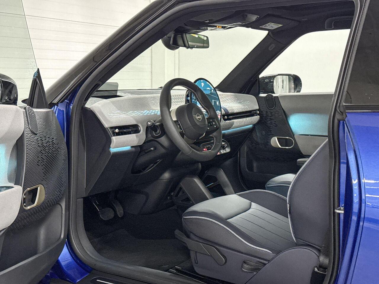 Mini Electric Cooper SE | Favoured Uitvoering | Pakket M | 18" Night Flash Spoke 2-tone