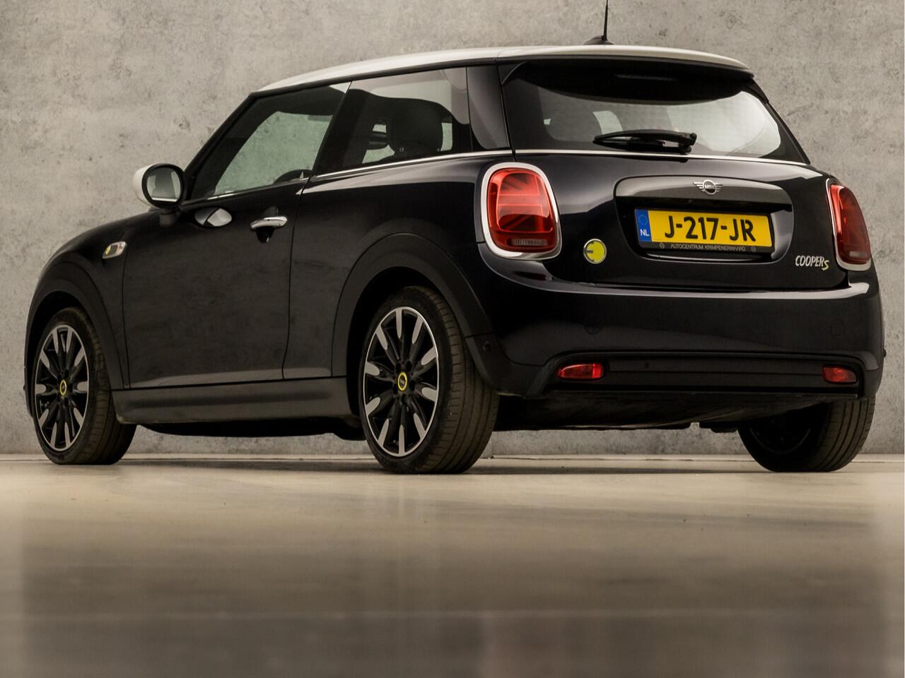 Mini Electric Mini Yours 33 kWh 184Pk Automaat (PANORAMADAK, VIRTUAL COCKPIT, APPLE CARPLAY, HEAD-UP DISPLAY, LEDER, HARMAN/KARDON, STOELVERWARMING, CAMERA, KEYLESS, ZWART HEMEL, NIEUWSTAAT)