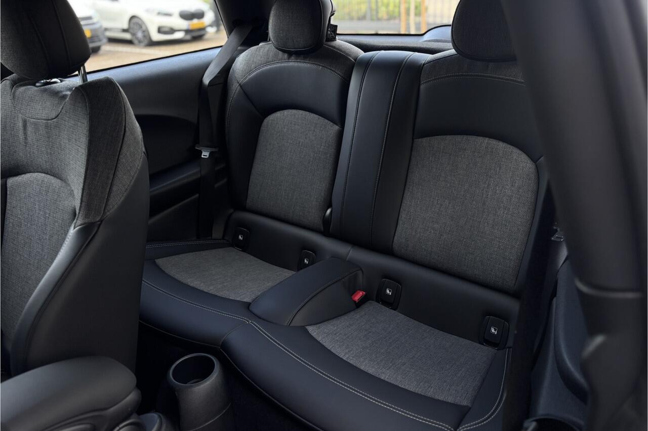 Mini Electric Cooper SE Classic 33 kWh | Sportleder | Stoelverwarming | Carplay | LED
