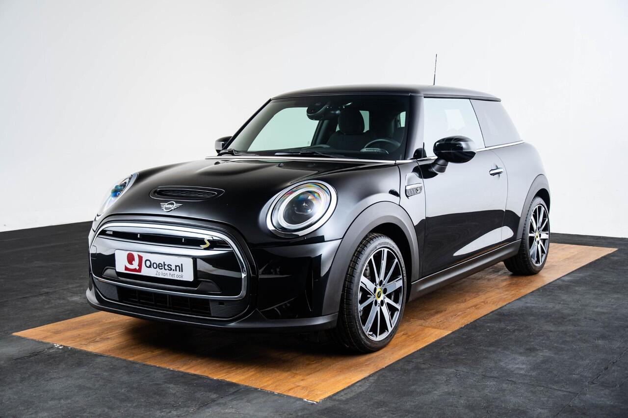 Mini Electric 33 kWh Cruise Control - Driving assistant - Comfort Access - Elektrisch inklapbare buitenspiegels - Elektrisch verwarmbare voorstoelen - Binnenlichtpakket - Warmtepomp - Regensensor