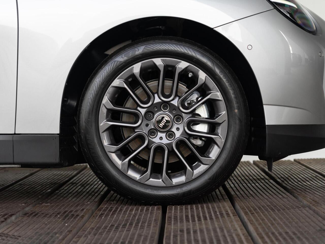 Mini Electric Cooper SE Essential Pack