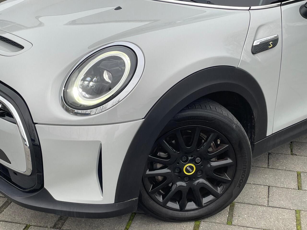 Mini Electric Classic 33 kWh | LED | Apple Carplay & Android Auto | Cruise | Parkeersensoren | Climate Control |