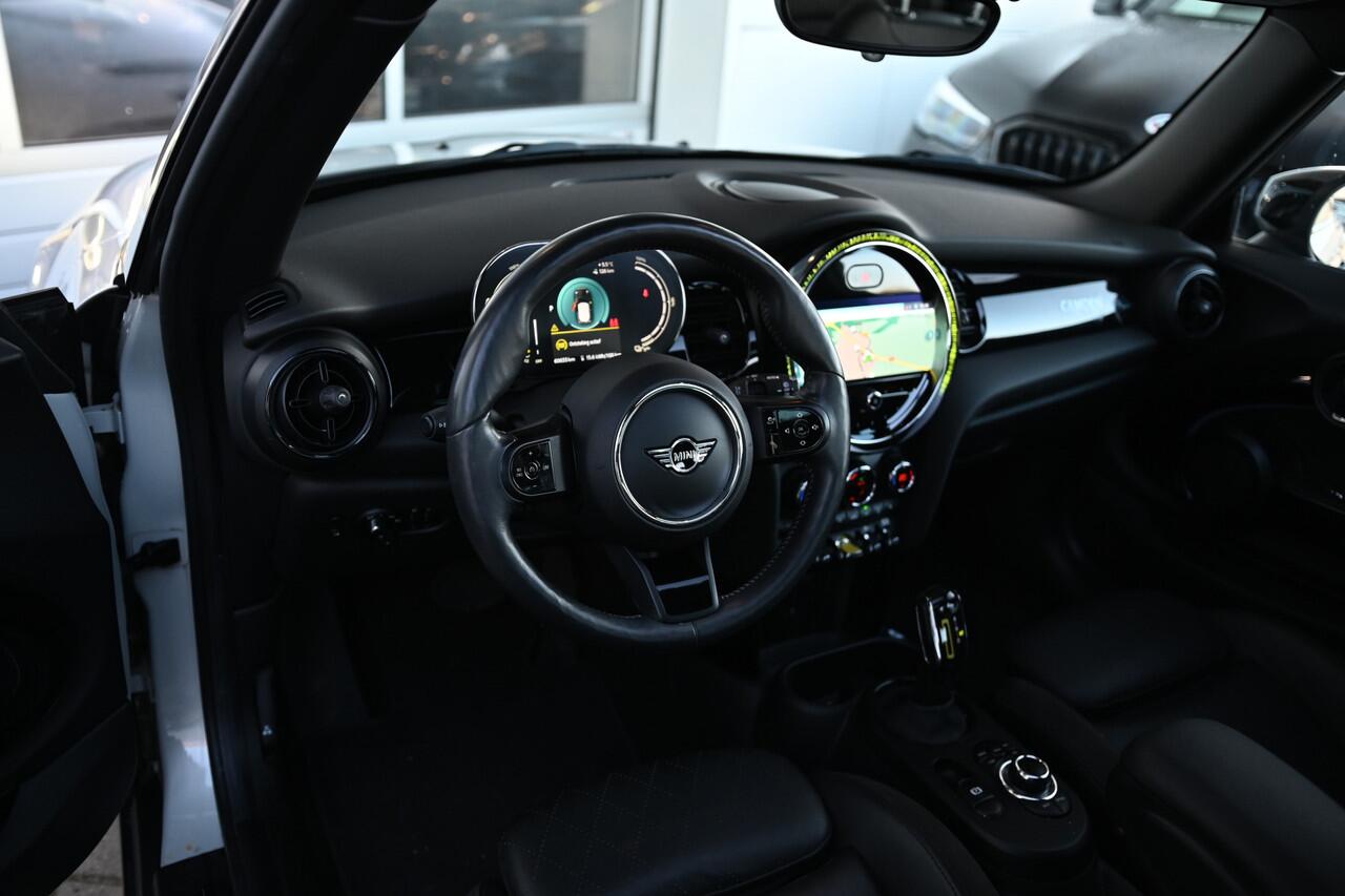 Mini Electric Classic / Panoramadak / Sportstoelen / Comfort Access / Stuurverwarming / LED / Stoelverwarming / Airconditioning / Cruise Control / PDC