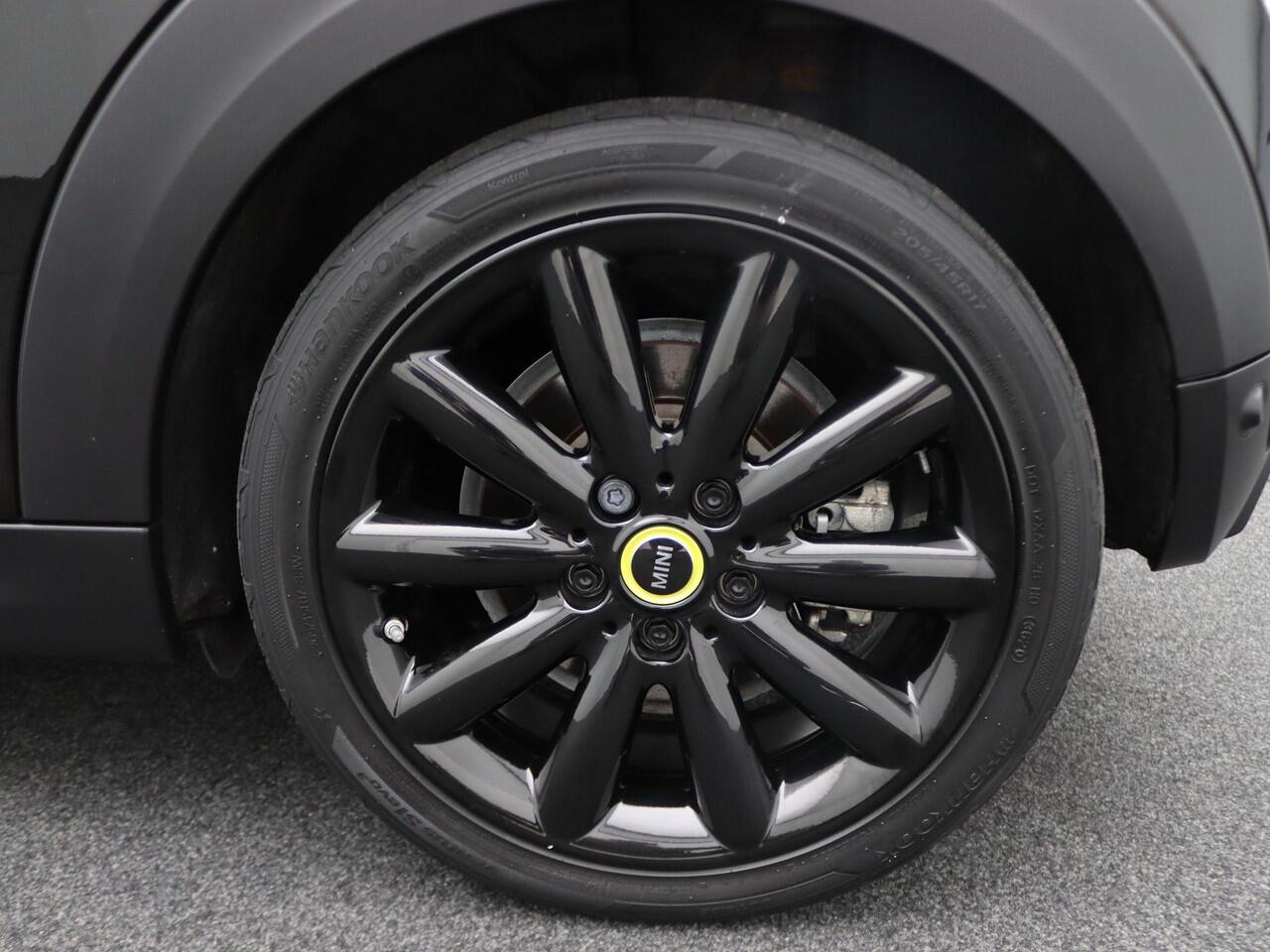 Mini Electric Essential + Interior Style MINI Dark + Achteruitrijcamera + Sportstoelen + LED + 17''