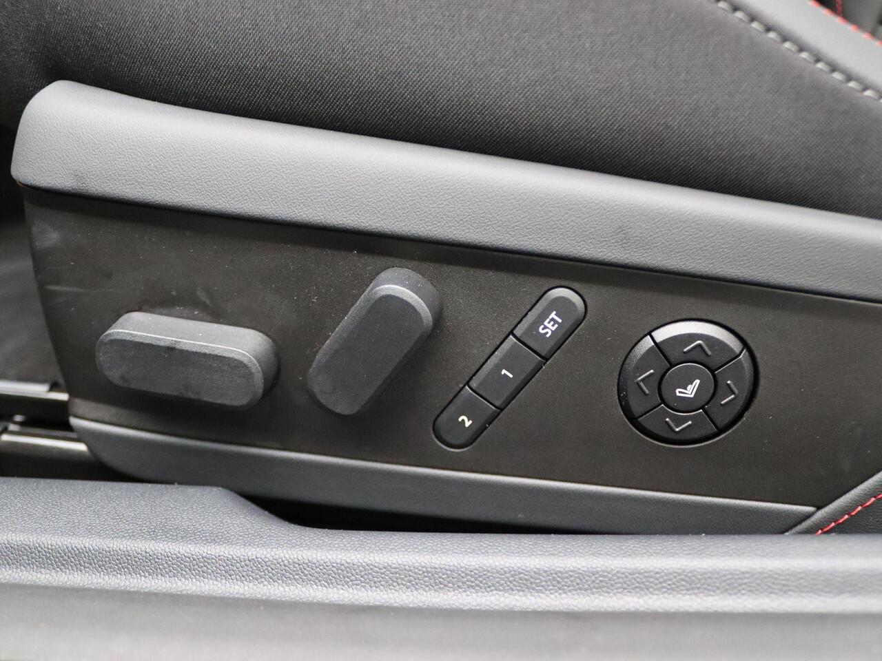 Mini Electric Cooper SE John Cooper Works + Pakket XL + Stuurwielrand Verwarmd + Panoramadak + Elektrisch Verstelbare John Cooper Works Sportstoelen + Driving Assistant Plus + Harman Kardon + 18''