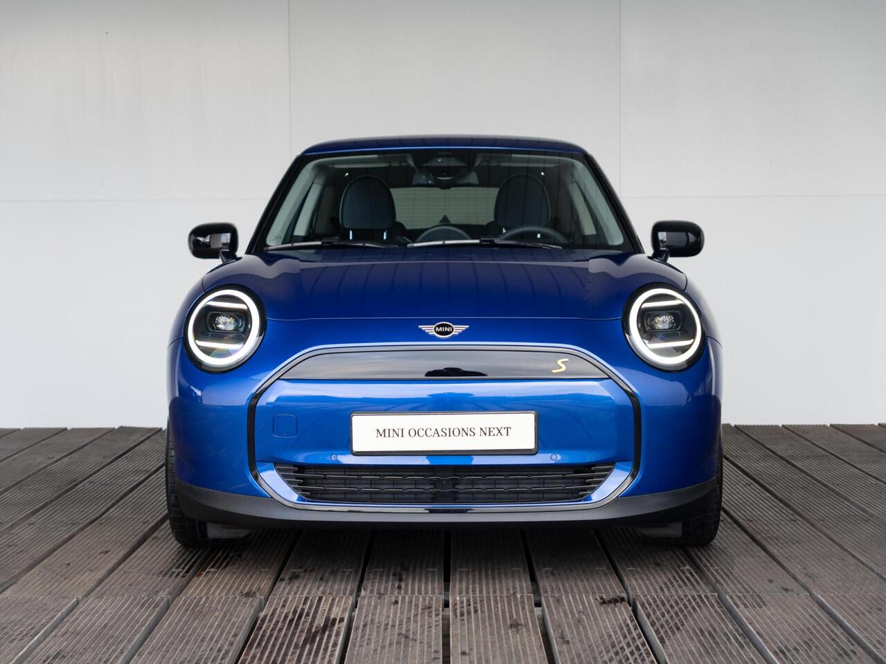 Mini Electric 3-Deurs Cooper SE Classic + M-Pakket + Glazen panoramadak + Stoelverwarming + Head-Up Display + LED-koplampen met uitgebreide functies