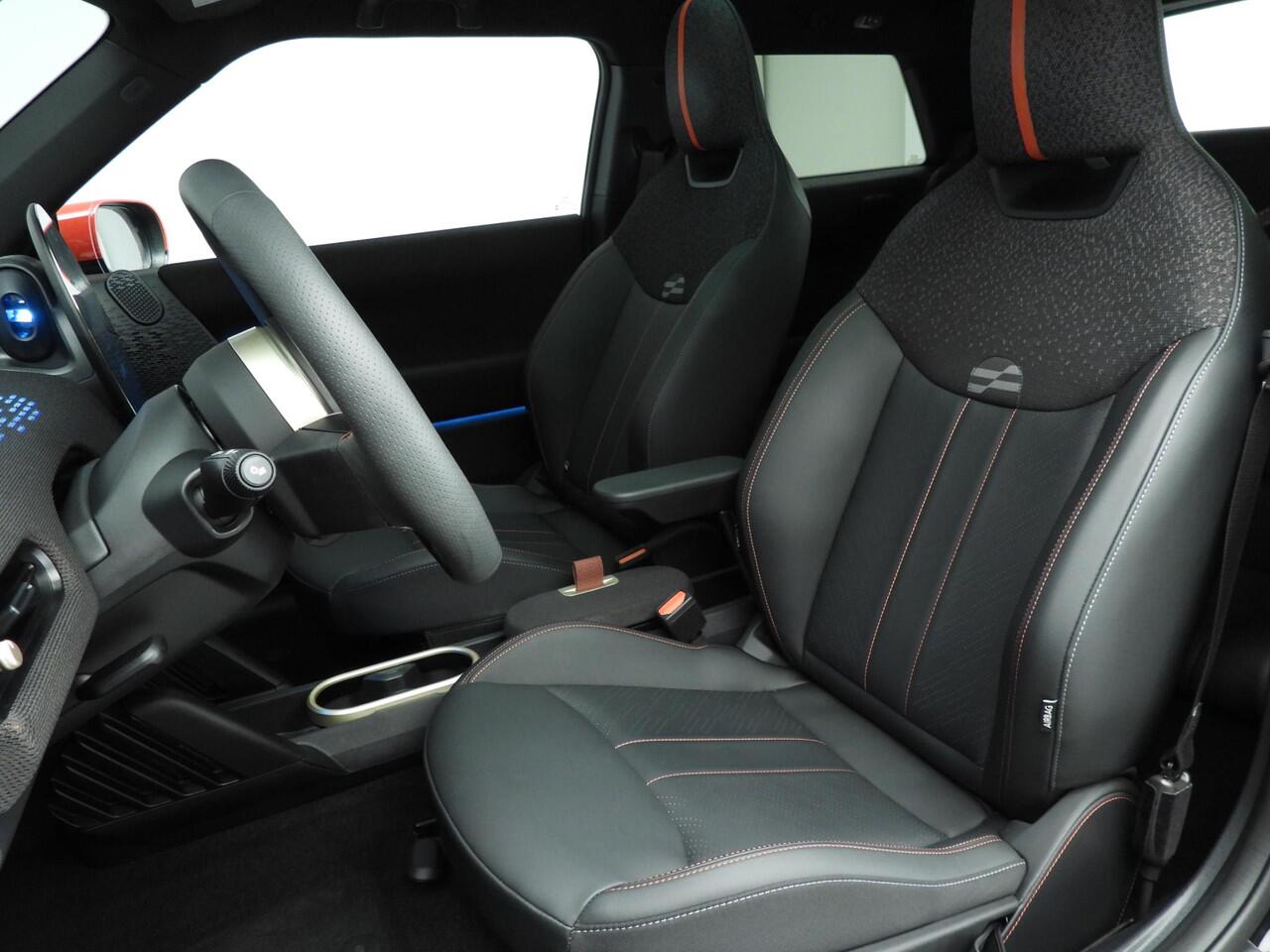 Mini Electric 3-deurs Cooper SE John Cooper Works Panoramadak / Head-up / Park assist / JCW Stoelen / Alu wielen 18 inch