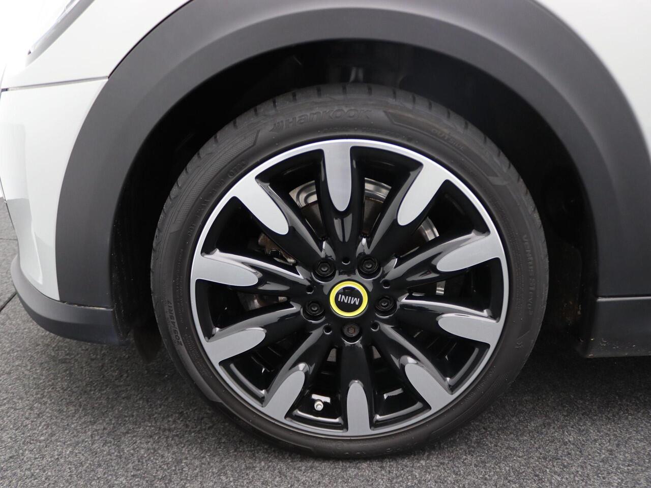 Mini Electric 3-deurs Classic + Comfort Plus Pakket + Stuurwielrand Verwarmd + Panoramadak + Sportstoelen + LED + Harman Kardon + 17''