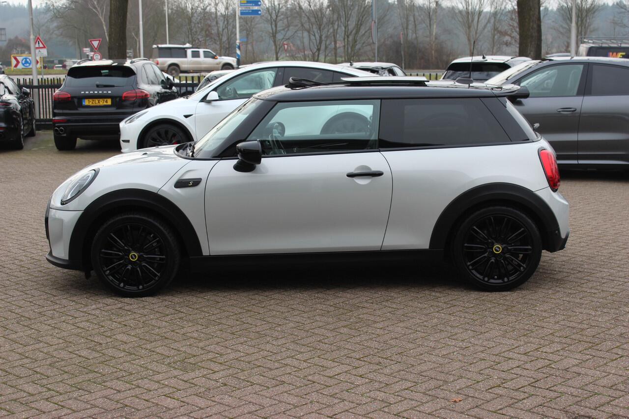 Mini Electric Mini Business Edition 33 kWh / SOH 93% / Panoramadak / Leder / Keyless / 17'' / CarPlay / Navigatie / Stuur+Stoelverwarming / Cruise Control / LED Koplampen