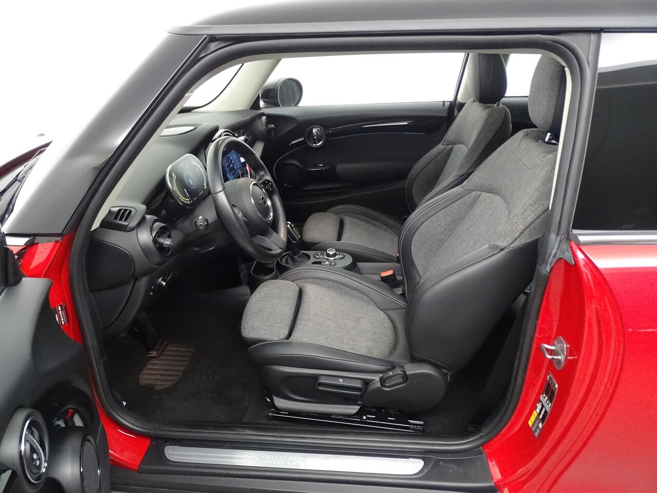 Mini Electric Cooper SE PANO Classic, Facelift m'22 schuifdak, Apple Carplay, Stoelverwarm, cruise c, bluetooth, Union Jack achterlichten,