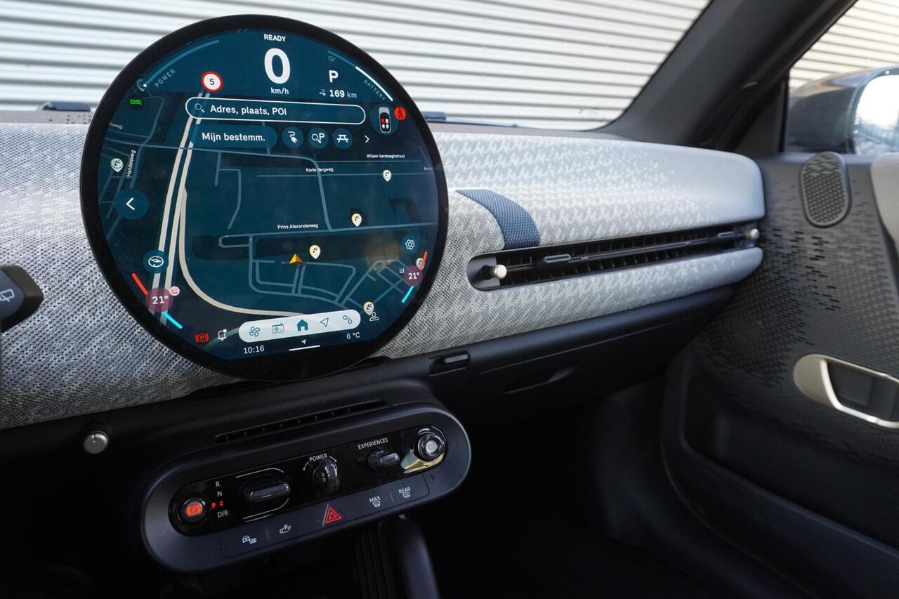 Mini Electric 3-deurs Cooper SE Favoured Trim | Pakket M | Stuurwielrand verwarmd | Glazen panoramadak | Driving Assistant | Parking Assistant | MINI Head-Up Display