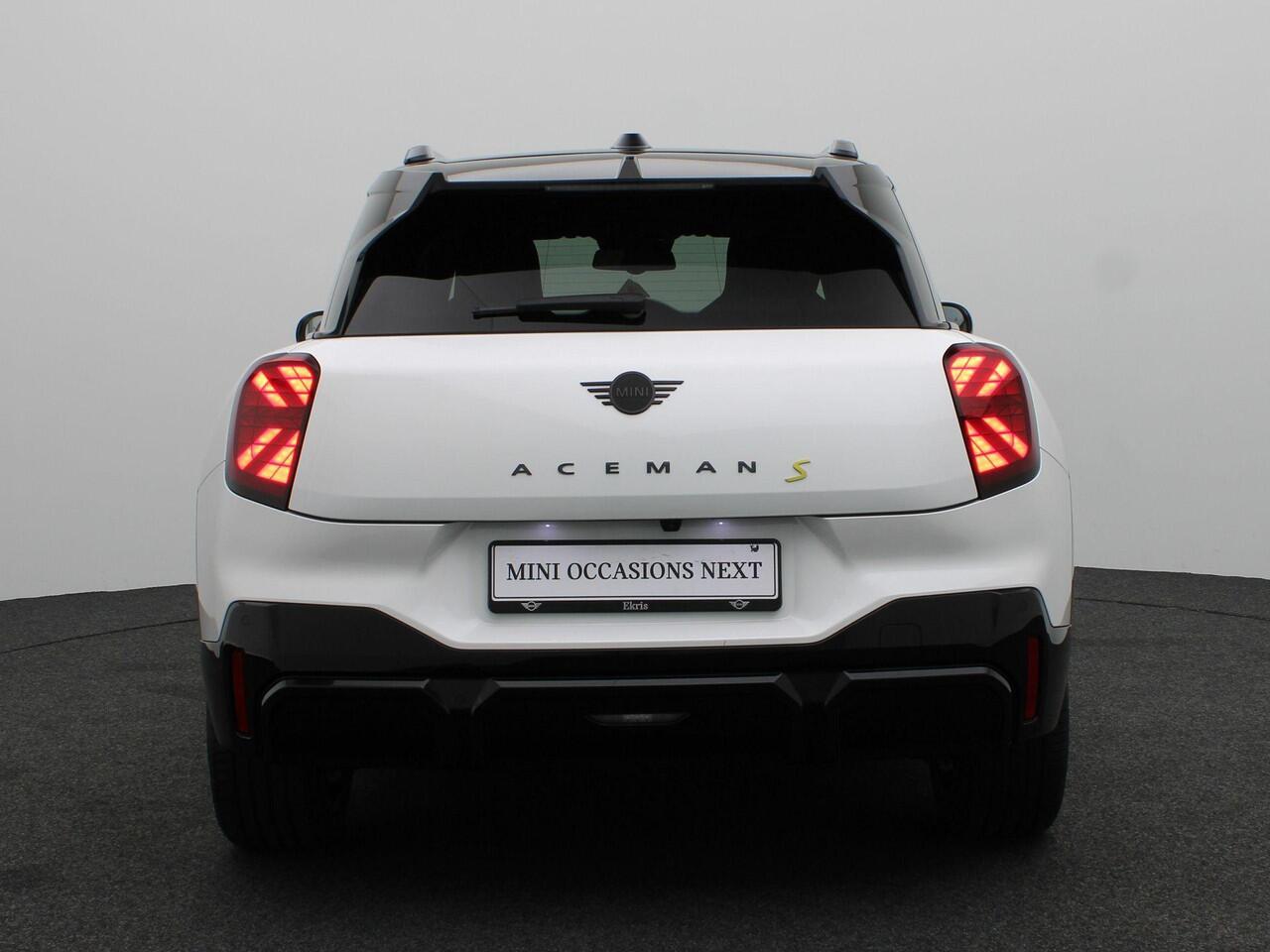 Mini Electric Aceman SE John Cooper Works Uitvoering + Pakket M + Stuurwielrand Verwarmd + Panoramadak + Driving Assistant + Parking Assistant + Head-Up Display + 18''