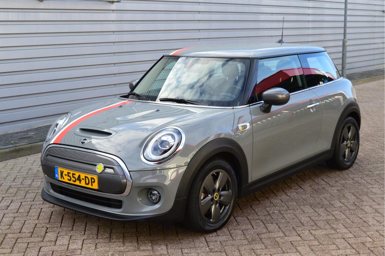 Mini Electric Mini Basic 33 kWh O.a: Navi, Clima, Cruise, Sportstoelen, Carplay, Etc. All-in prijs!