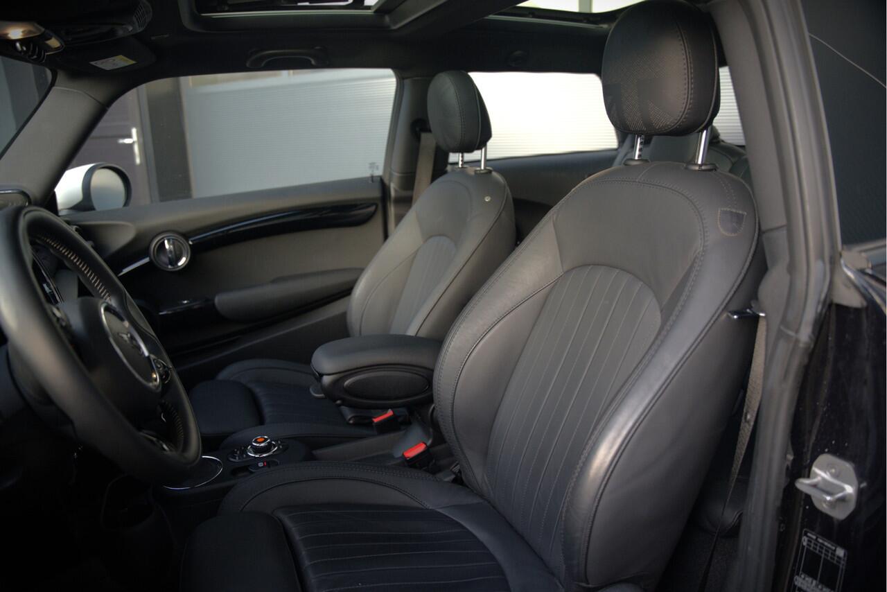 Mini Electric Mini Yours 33 kWh | Panoramadak | Harman Kardon | Head-Up Display | Union Jack | Stoelverwarming | Keyless | Apple Carplay | Navigatie | Camera | Parkeersensoren | Warmtepomp | Leer | Cruise Control | DAB |