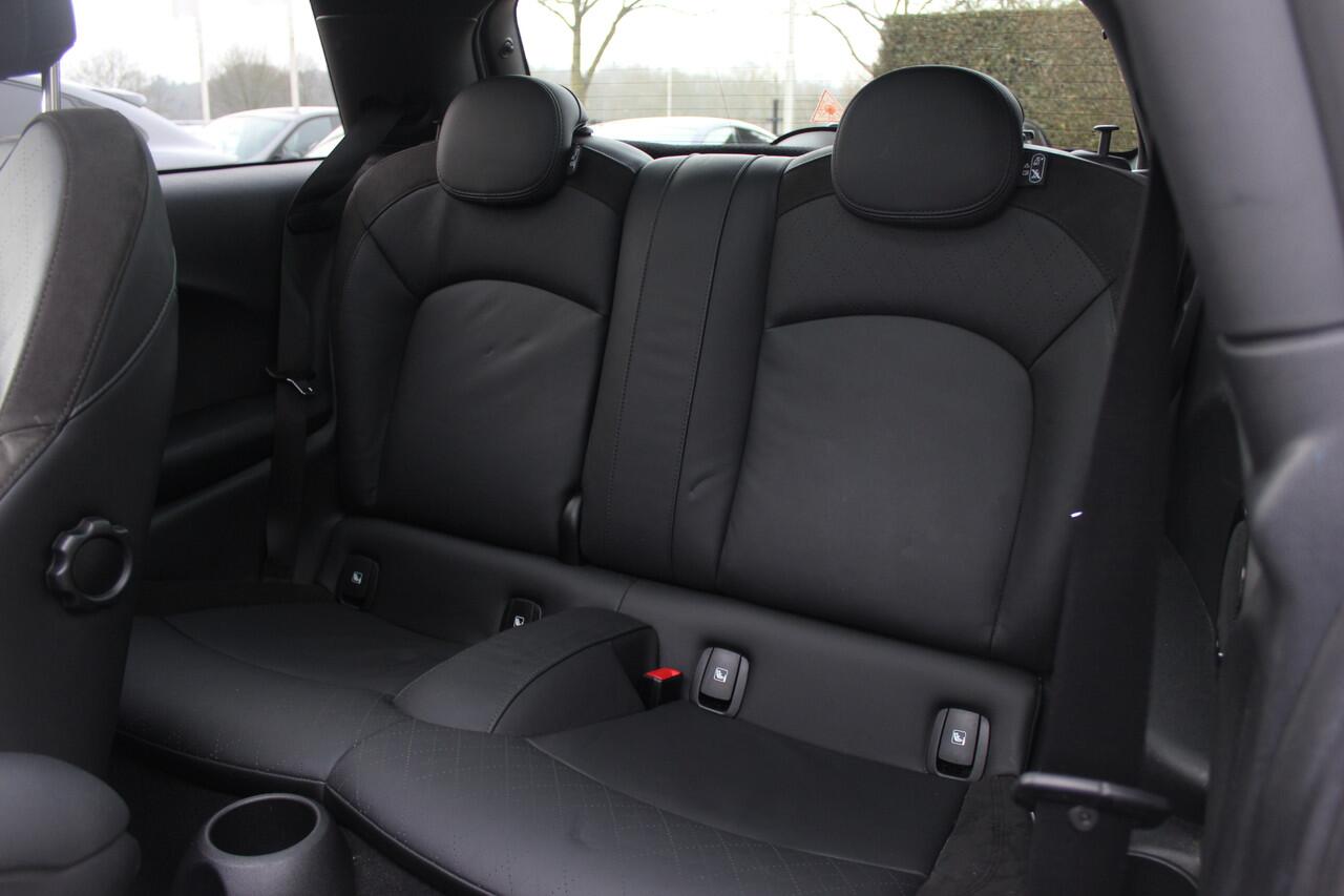 Mini Electric Mini Business Edition 33 kWh / SOH 93% / Panoramadak / Leder / Keyless / 17'' / CarPlay / Navigatie / Stuur+Stoelverwarming / Cruise Control / LED Koplampen