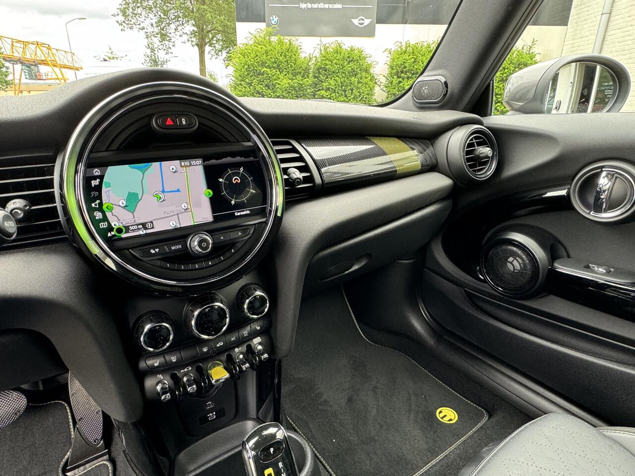 Mini Electric Cooper SE Leder, NAVI, Harman/Kardon, Head-Up, DAB, zwarte hemel, 17"spoke velgen, Camera, PDC, Climaat Control Een proefrit levert het bewijs. Neem contact op en we maken een afspraak!