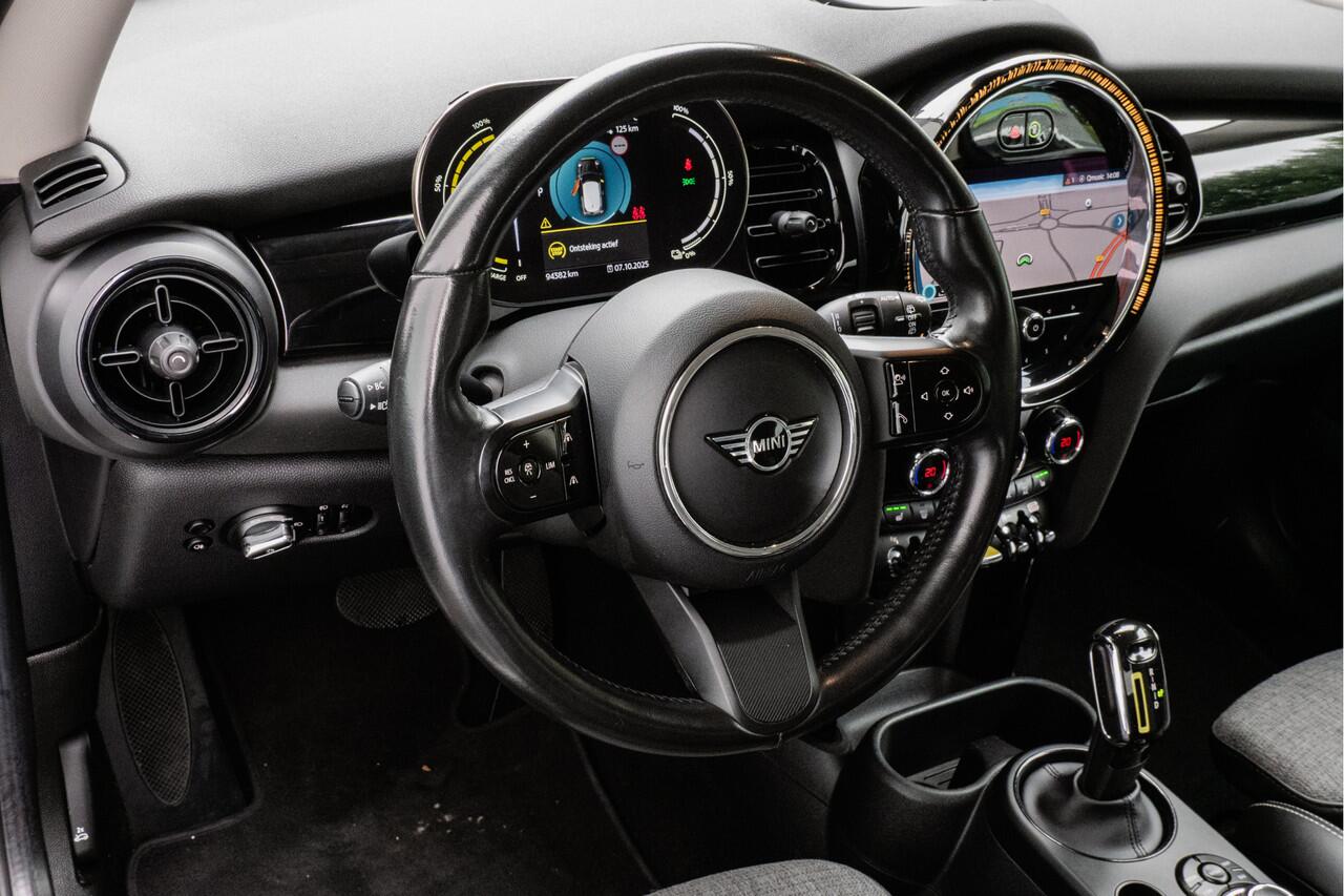Mini Electric Mini Classic 33 kWh SOH 95% Full map navigatie/ Stoelverwarming/ Sportstoelen/ Carplay/ Climate control