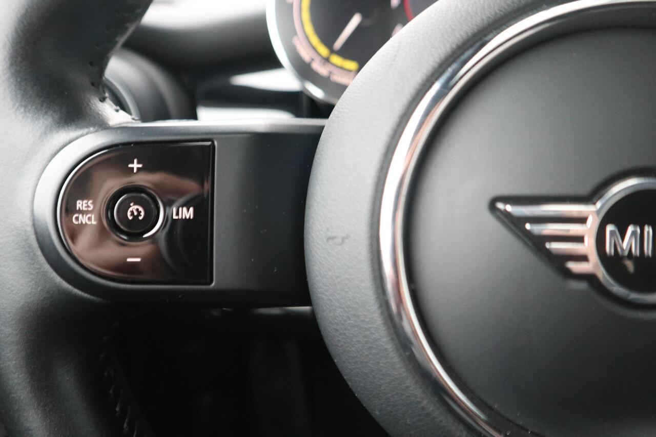 Mini Electric | Glazen Panoramadak | Volleder Chester | Stuur- en stoelverwarming | Camera | Parkeersensoren | Navigatiesysteem | NEXT